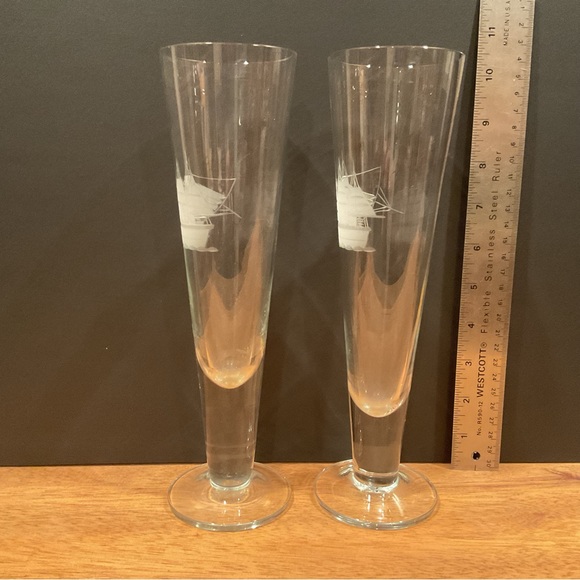 Beautiful set of two Pilsner Clipper Glasses - Picture 4 of 4